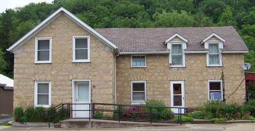 old Dorcester hotel - postoffice building - photo by Errin Wilker, June 2009