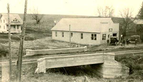 Ford garage, Froelich - early 1900's