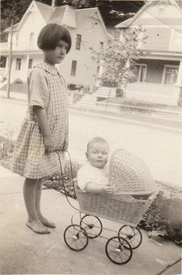 Dorothy & Ruth Kafer, 1924