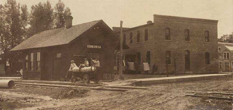 Penny postcard, St. Olaf train depot, undated