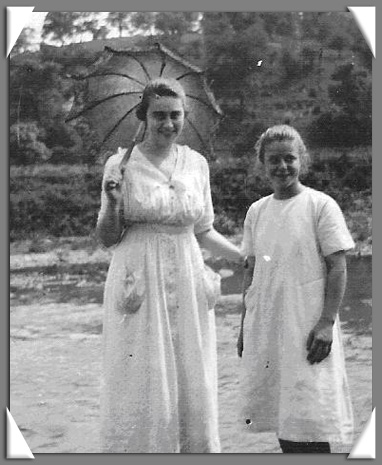 Young girls, Camp Dodge, 1918.