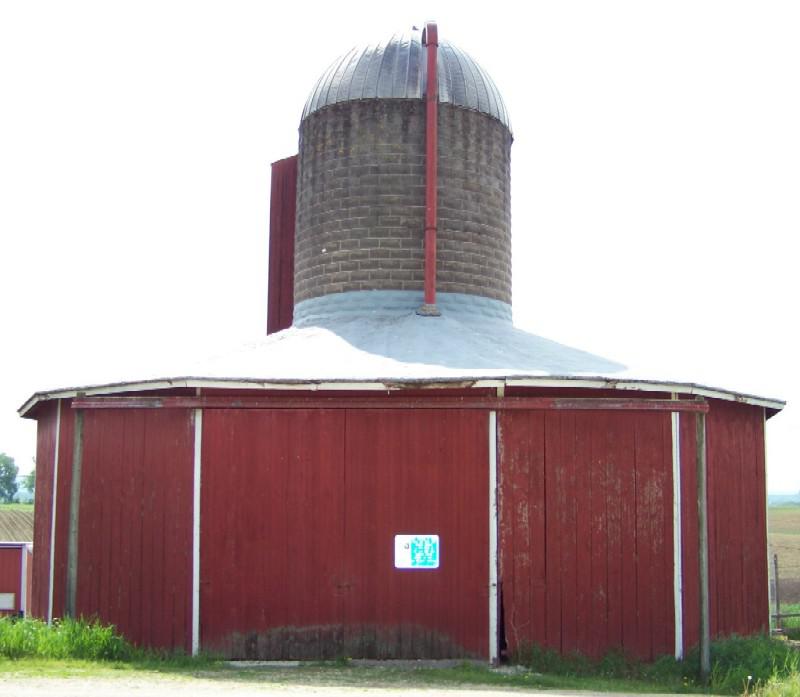 Reburn 12-sided barn - photo by Errin Wilker, 20008